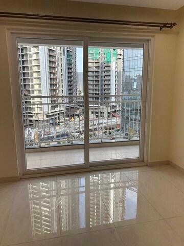Room in 3 BHK Apartment at Prestige Beverly Hills, Kokapet – for Rent