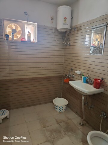 Bathroom in 3.5 BHK Apartment at Gomti Nagar – for Rent