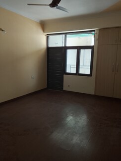 4 BHK + Servant Room Apartment For Sale in Amrapali Royal