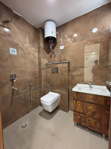 Bathroom in 3 BHK Builder Floor at Palm Residency Chhatarpur, Chattarpur – for Rent