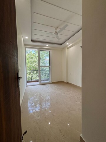 Room in 3 BHK Builder Floor at Palm Residency Chhatarpur, Chattarpur – for Rent