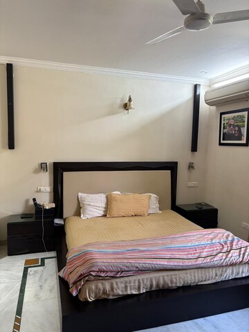 Bedroom in 3 BHK Builder Floor at Sector 35 – for Rent