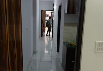 Master Bedroom in 2 BHK Builder Floor at Nirman Vihar – for Rent