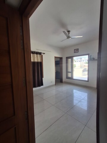 Room in 2 BHK Builder Floor at Sector 21 – for Rent
