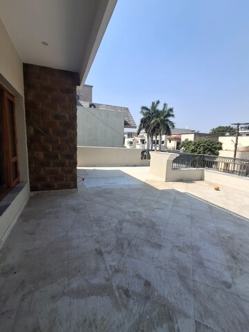 2 BHK Builder Floor For Rent in Sector 21