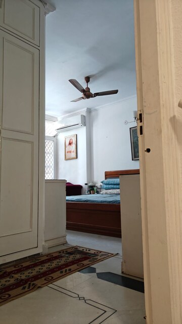 Master Bedroom in 3 BHK Builder Floor at Panchsheel Enclave – for Rent