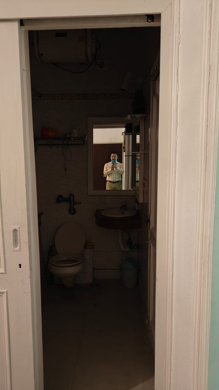 Bathroom, panchsheel enclave 3 Bedroom 2100 Sq.Ft. Builder Floor In Panchsheel Enclave Delhi 8960776