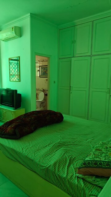 Bedroom in 3 BHK Builder Floor at Panchsheel Enclave – for Rent