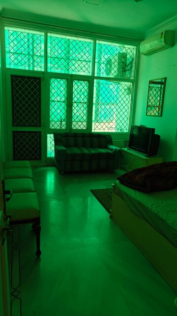 Living Room in 3 BHK Builder Floor at Panchsheel Enclave – for Rent