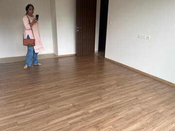 Room in 1 BHK Apartment at Indiabulls One Indiabulls, Pokhran Road No Two – for Rent