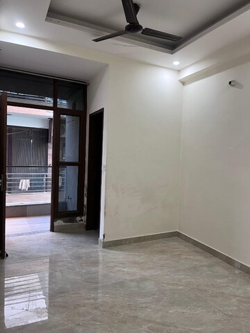 Room in 2.5 BHK Builder Floor at Ashok Vihar Sector 3, Sector 3 – for Rent