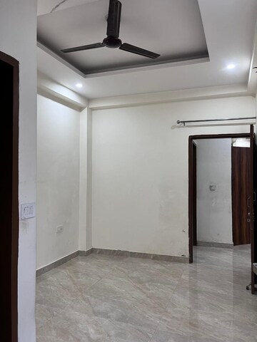 Room in 2.5 BHK Builder Floor at Ashok Vihar Sector 3, Sector 3 – for Rent