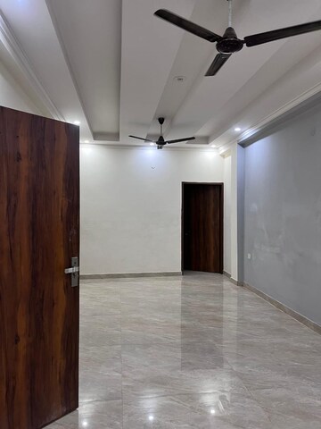 Room in 2.5 BHK Builder Floor at Ashok Vihar Sector 3, Sector 3 – for Rent