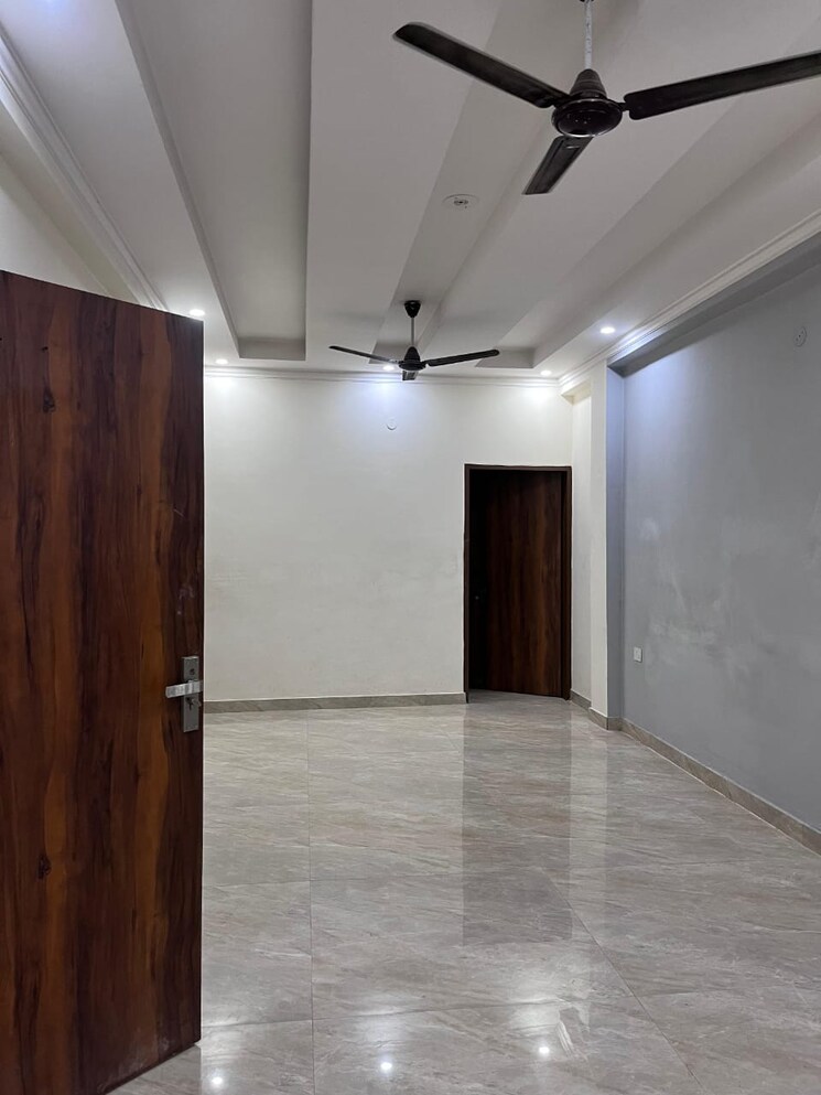 Room, ashok-vihar-sector-3 2.5 Bedroom 1208 Sq.Ft. Builder Floor In Sector 3 Gurgaon 8960784