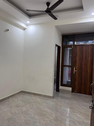 Room in 2.5 BHK Builder Floor at Ashok Vihar Sector 3, Sector 3 – for Rent