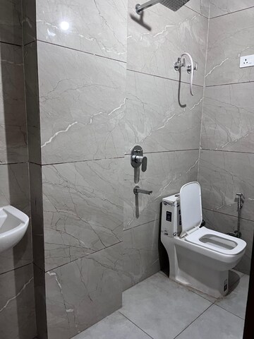 Bathroom in 2.5 BHK Builder Floor at Ashok Vihar Sector 3, Sector 3 – for Rent
