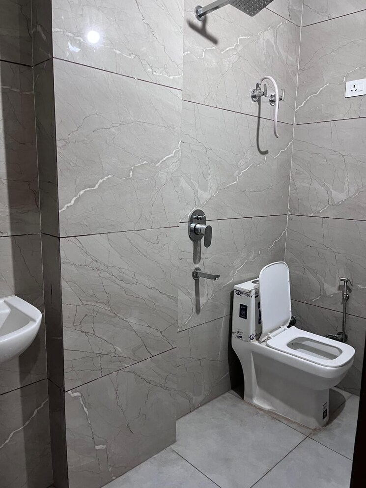 Bathroom, ashok-vihar-sector-3 2.5 Bedroom 1208 Sq.Ft. Builder Floor In Sector 3 Gurgaon 8960784