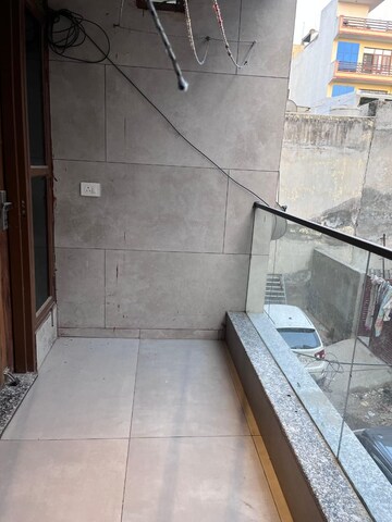 Kitchen in 2.5 BHK Builder Floor at Ashok Vihar Sector 3, Sector 3 – for Rent