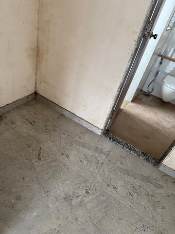 Room in 3 BHK Apartment at Mahim West – for Rent