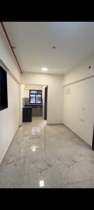 Room in 1 BHK Apartment at Kandivali East – for Sale