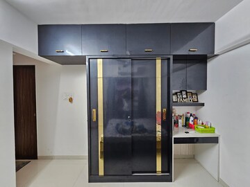 Room in 2 BHK Apartment at Choice Goodwill Breeza, Dhanori – for Rent