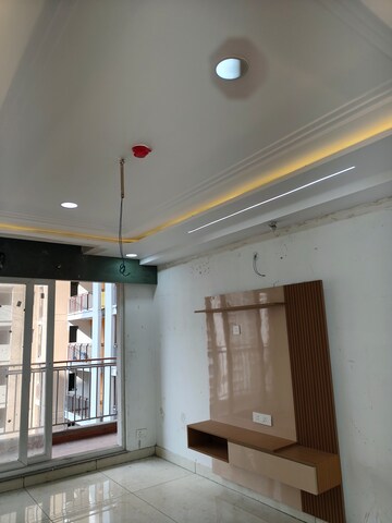 Room in 3.5 BHK Apartment at Rishita Manhattan, Gomti Nagar – for Rent