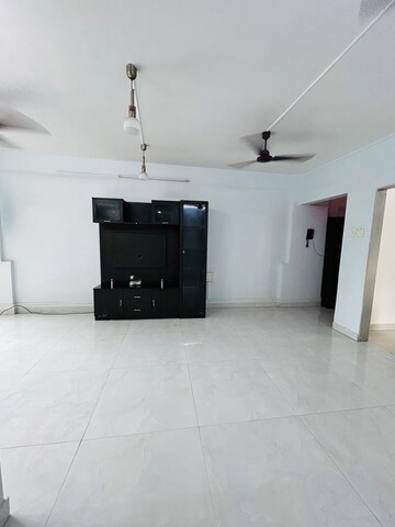 Room in 2 BHK Apartment at Andheri West – for Rent