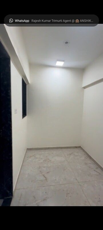 Room in 1 BHK Apartment at Kandivali East – for Sale