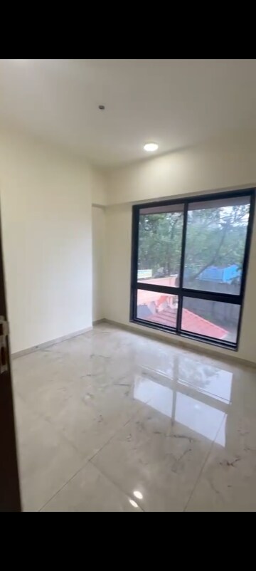 Room in 1 BHK Apartment at Kandivali East – for Sale