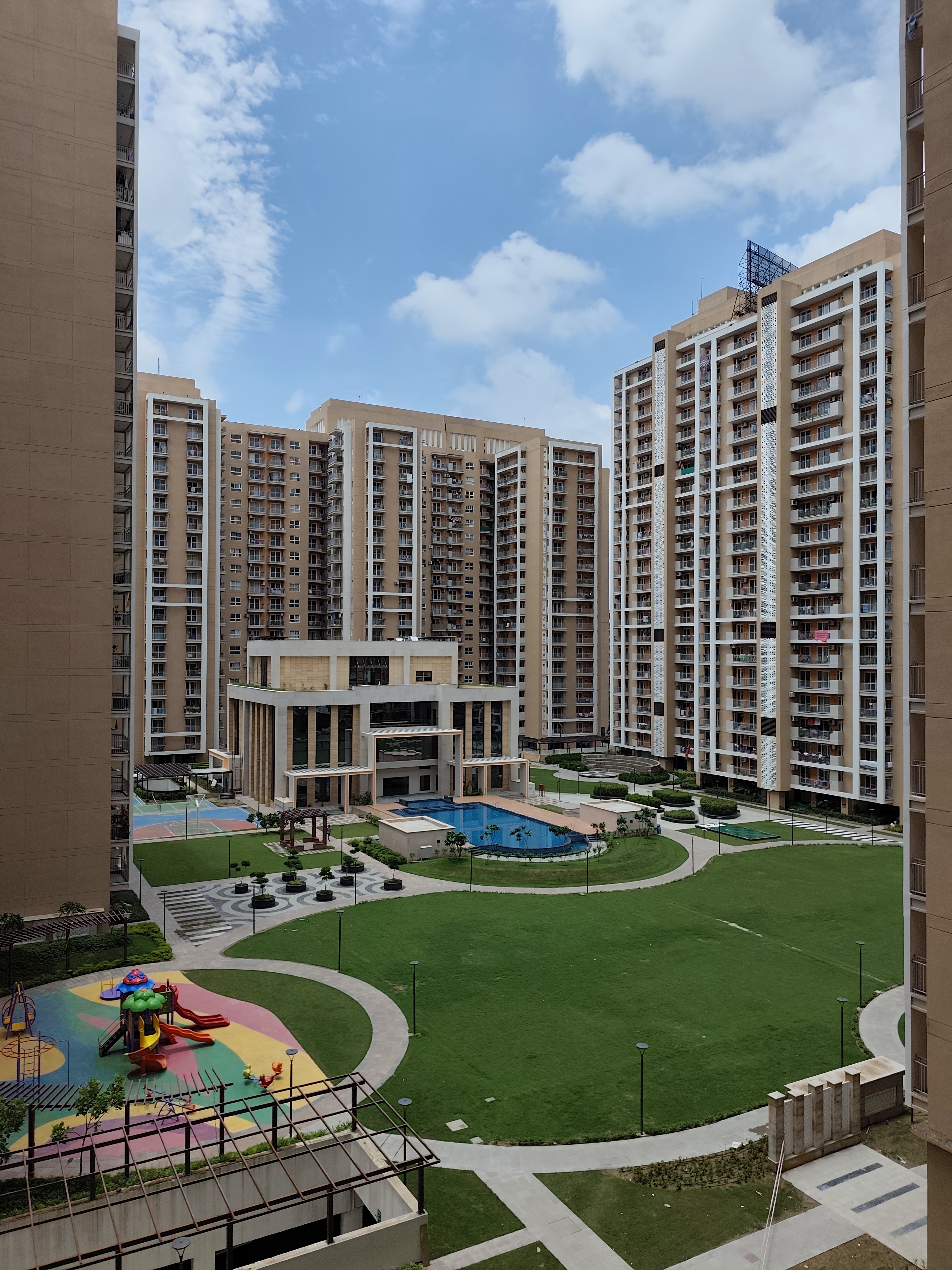 3.5 BHK + Servant Room 1800 Sq.Ft. Apartment in Rishita Manhattan