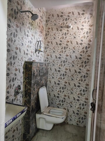 Bathroom in 2.5 BHK Builder Floor at Mayur Vihar – for Rent