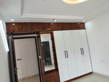Furnished Amenities in 3.5 BHK Apartment at Rishita Manhattan, Gomti Nagar – for Rent