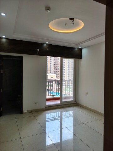 Room in 3.5 BHK Apartment at Rishita Manhattan, Gomti Nagar – for Rent