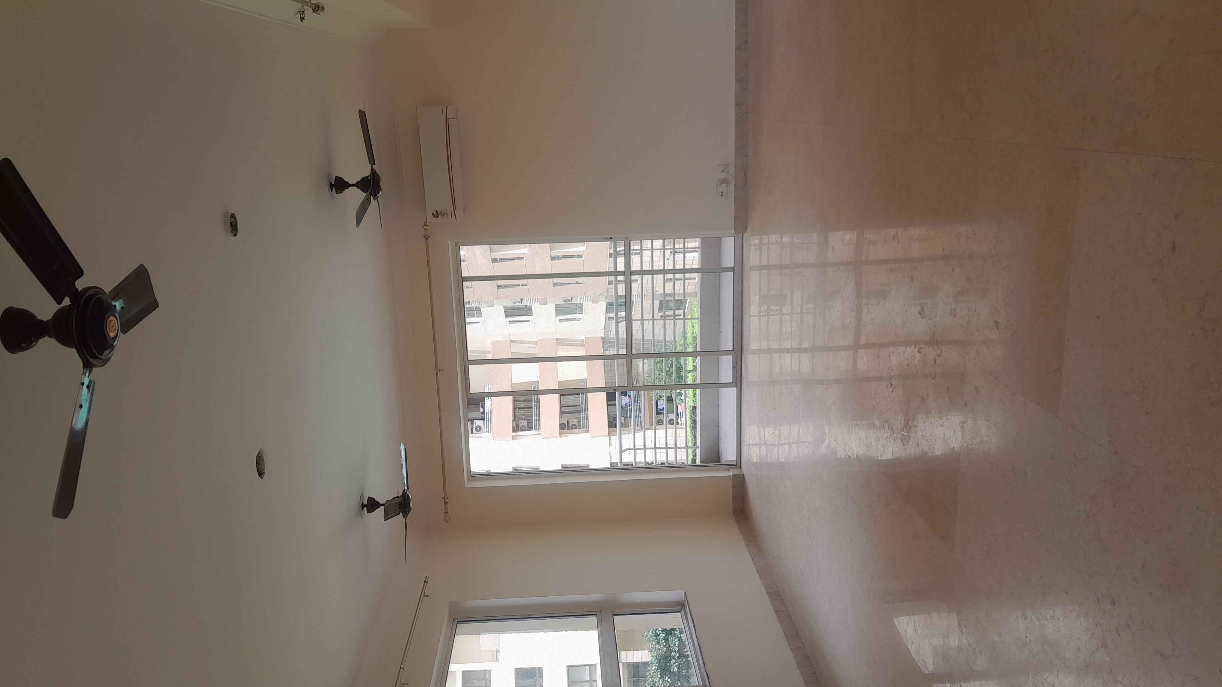 3 BHK + Pooja Room,Servant Room Apartment For Rent in Unitech Fresco