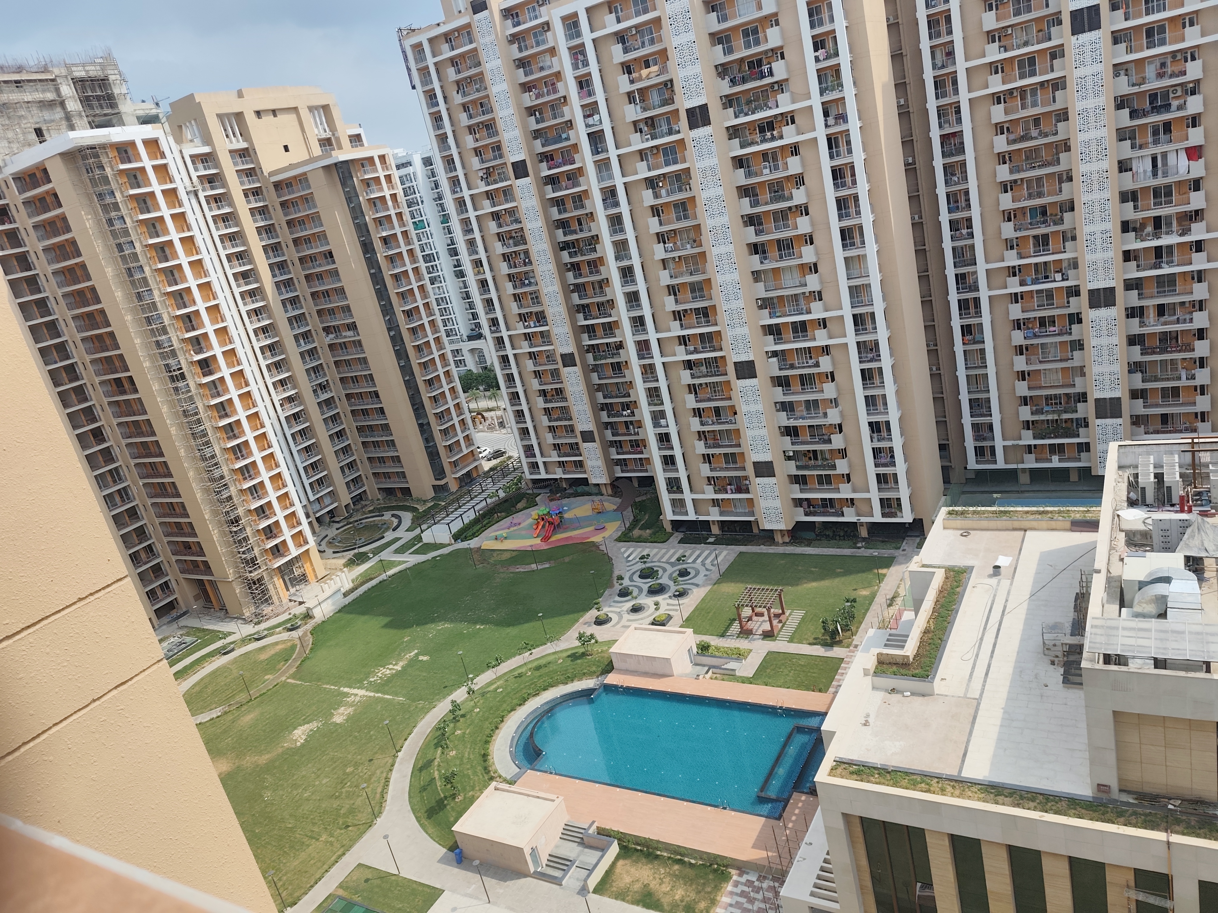 3.5 BHK + Servant Room Apartment For Rent in Rishita Manhattan