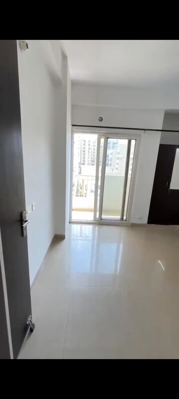 Room in 2 BHK Apartment at Samridhi Grand Avenue, Tech Zone 4 Greater Noida – for Sale