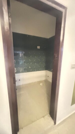 Furnished Amenities in 3 BHK Builder Floor at Dlf Ankur Vihar – for Sale