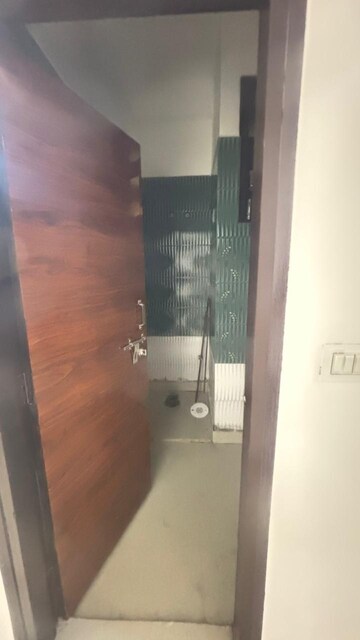 Furnished Amenities in 3 BHK Builder Floor at Dlf Ankur Vihar – for Sale