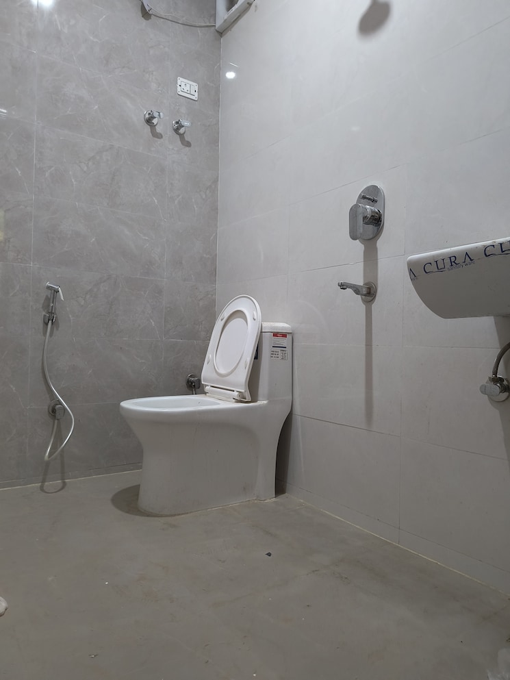 Bathroom, sarita vihar 1 RK 340 Sq.Ft. Builder Floor In Sarita Vihar Delhi 8960969