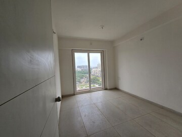 Room in 3 BHK Apartment at Sama Savli Road – for Sale