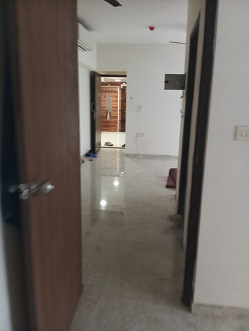 Room in 1 BHK Apartment at Lodha Amara, Kolshet Road – for Rent