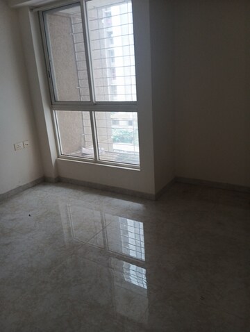 Room in 1 BHK Apartment at Lodha Amara, Kolshet Road – for Rent