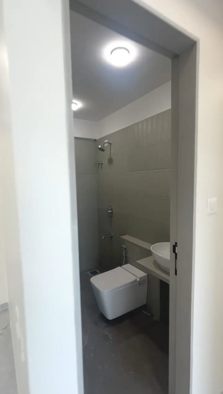 Bathroom, gurukrupa-gyanam 3 Bedroom 908 Sq.Ft. Apartment In Powai Mumbai 8960999