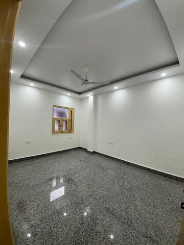 Room in 2 BHK Apartment at Palm Residency Chhatarpur, Chattarpur – for Rent
