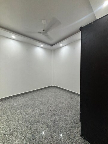 Room in 2 BHK Apartment at Palm Residency Chhatarpur, Chattarpur – for Rent