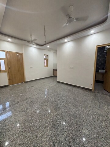 Room in 2 BHK Apartment at Palm Residency Chhatarpur, Chattarpur – for Rent