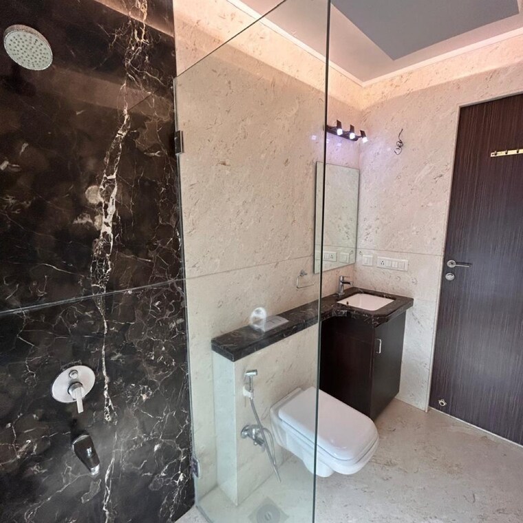 Bathroom, juhu 3 Bedroom 1517 Sq.Ft. Apartment In Juhu Mumbai 8961057