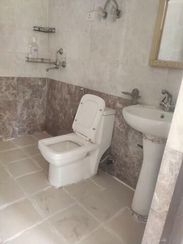 Bathroom in 3 BHK Apartment at Aims Golf City, Sector 75 – for Rent