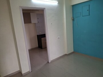 Room in 2 BHK Apartment at Sai Dham Complex Kandivali, Kandivali West – for Rent