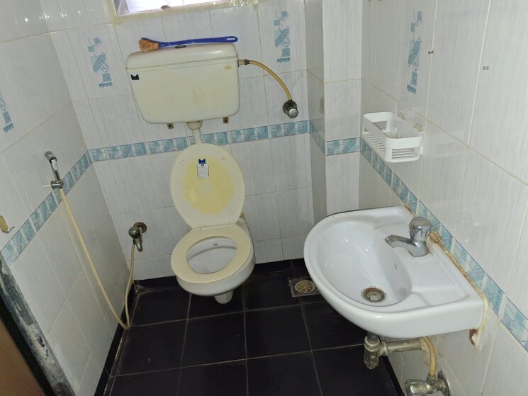 Bathroom, sai-dham-complex-kandivali 2 Bedroom 600 Sq.Ft. Apartment In Kandivali West Mumbai 8961116